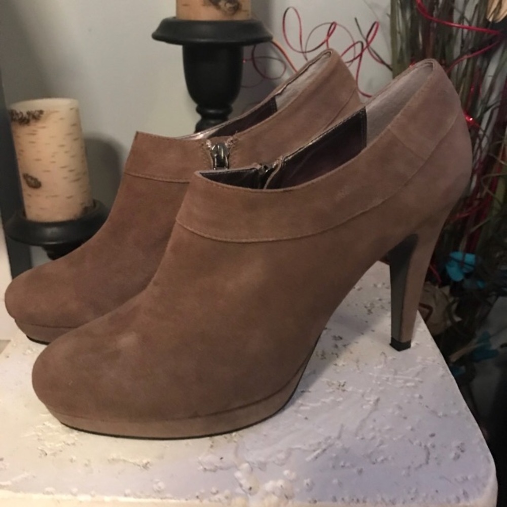 Sacha London booties 8.5 size